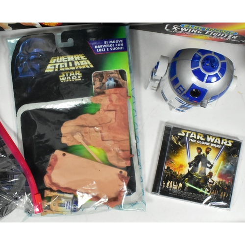 852 - Star Wars - Hasbro - a collection of assorted c1990s / 2000s Hasbro made action figure playsets and ... 