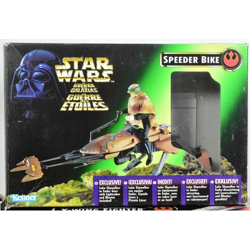 852 - Star Wars - Hasbro - a collection of assorted c1990s / 2000s Hasbro made action figure playsets and ... 