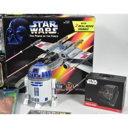 852 - Star Wars - Hasbro - a collection of assorted c1990s / 2000s Hasbro made action figure playsets and ... 