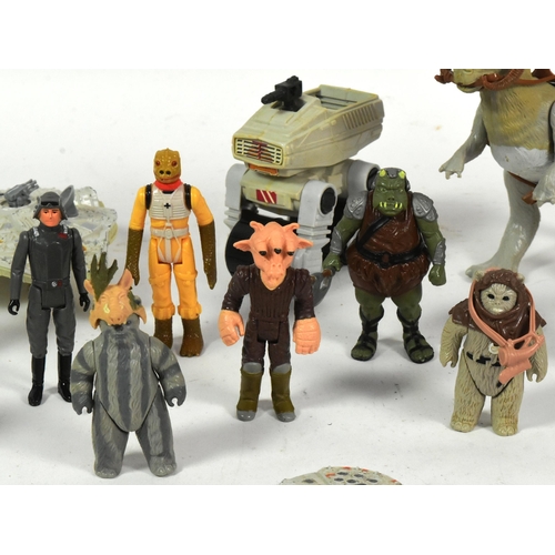 889 - Star Wars - a collection of original vintage Kenner / Palitoy Star Wars action figures and playsets,... 