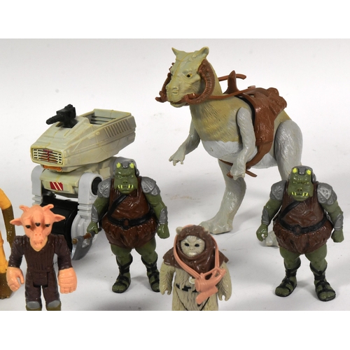 889 - Star Wars - a collection of original vintage Kenner / Palitoy Star Wars action figures and playsets,... 