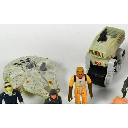 889 - Star Wars - a collection of original vintage Kenner / Palitoy Star Wars action figures and playsets,... 