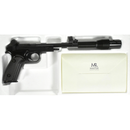 910 - Star Wars - Master Replicas - Signature Edition Princess Leia Blaster 1/1 scale prop replica based o... 