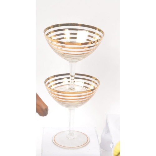 21 - Beswick - Collection of  porcelain china horse statues / figurines. Together with jockey statues (af... 