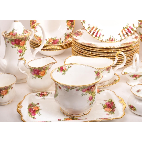 3 - Royal Albert - Old Country Roses - A large extensive collection of vintage 20th century porcelain ch... 
