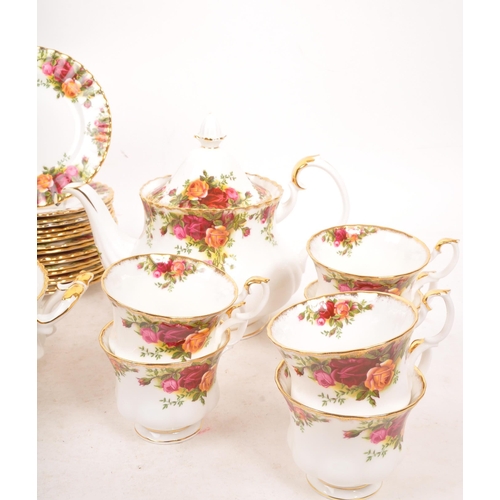 3 - Royal Albert - Old Country Roses - A large extensive collection of vintage 20th century porcelain ch... 