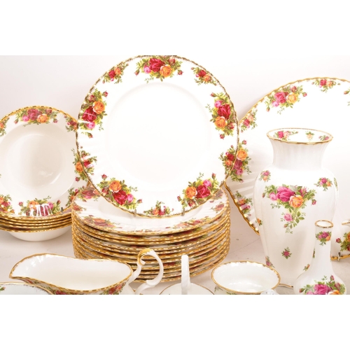 3 - Royal Albert - Old Country Roses - A large extensive collection of vintage 20th century porcelain ch... 