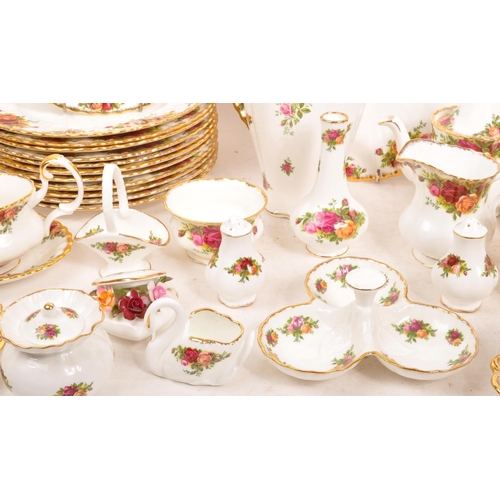 3 - Royal Albert - Old Country Roses - A large extensive collection of vintage 20th century porcelain ch... 