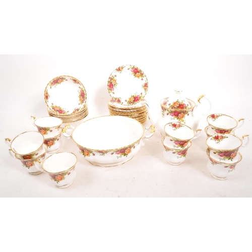 3 - Royal Albert - Old Country Roses - A large extensive collection of vintage 20th century porcelain ch... 