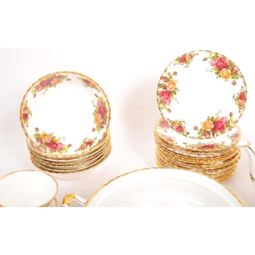 3 - Royal Albert - Old Country Roses - A large extensive collection of vintage 20th century porcelain ch... 