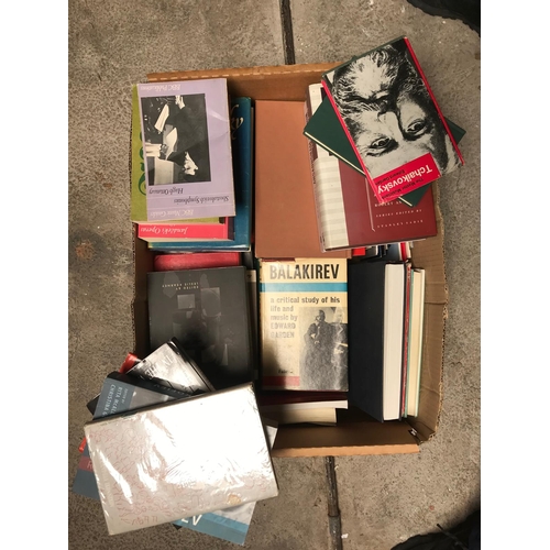 426 - Classical Music Interest - A collection 20th century books relaing to classical music to include aut... 