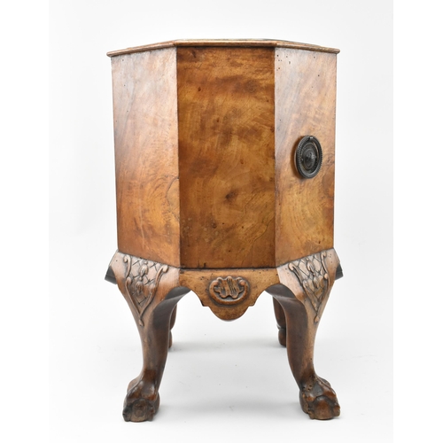 270 - A Dutch 19th century burr walnut octagonal wine cooler bucket. The bucket having a metal in tray wit... 