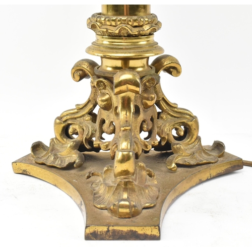 309 - A Neoclassical inspired 20th century brass desk table lamp light. The lamp having a pierced capital ... 