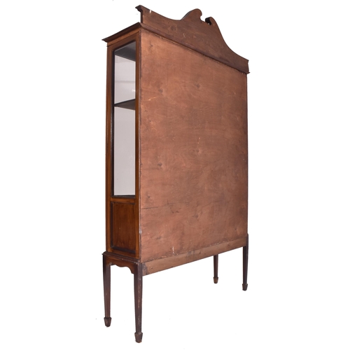 403 - An Edwardian early 20th century mahogany & boxwood inlaid china display cabinet vitrine. The case wi... 