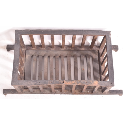 481 - A late 19th / early 20th century cast iron fire grate with andirons and Pot Jack. The fire set compr... 