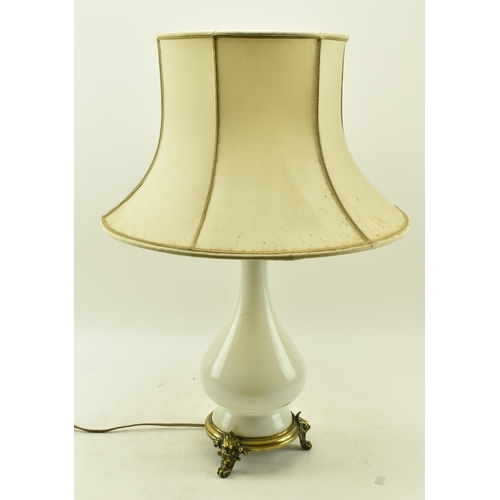 513 - An Oriental inspired early 20th century milk glass & gilt metal desk table lamp light. The lamp havi... 