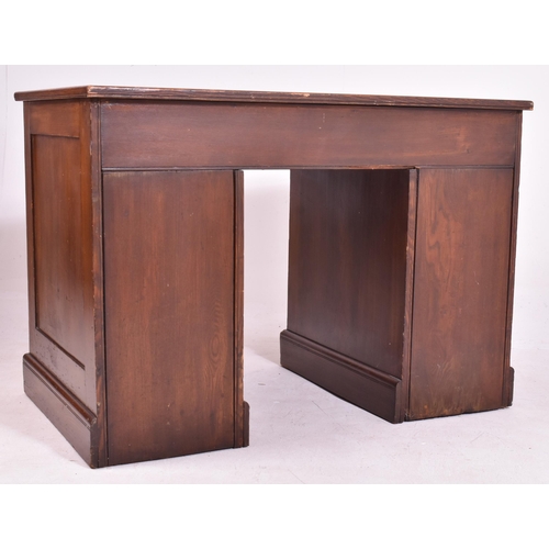 527 - An Edwardian early 20th century oak & leather top pedestal writing desk. The desk having a rectangul... 