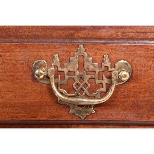 540 - A George III late 18th century mahogany & cross-banded top kneehole writing desk. The desk having a ... 