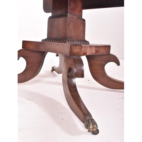 569 - A 19th century Regency mahogany Gillows style sofa table / stretcher table. The table of slender for... 