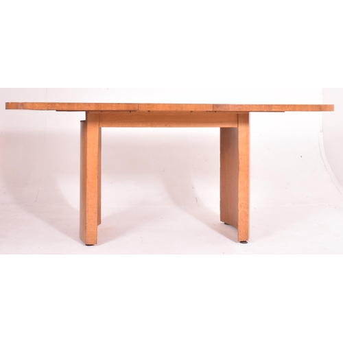 576 - Heals Of London - A 20th century Art Deco oak dining table and matching four chairs. The table havin... 