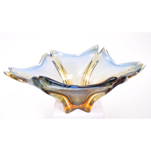 129 - Murano - A collection of three mid 20th century Italian Venetian glass dishes. The collection includ... 