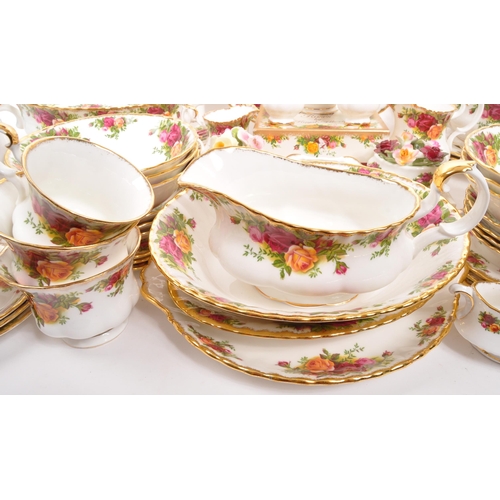 131 - Royal Albert - Old Country Roses - An extensive 20th century Royal Albert Old Country Roses bone chi... 