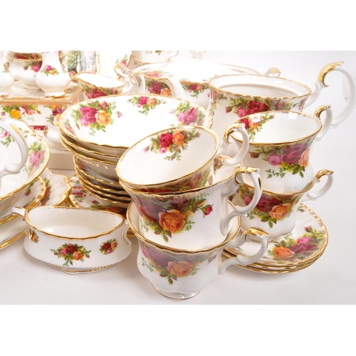 131 - Royal Albert - Old Country Roses - An extensive 20th century Royal Albert Old Country Roses bone chi... 