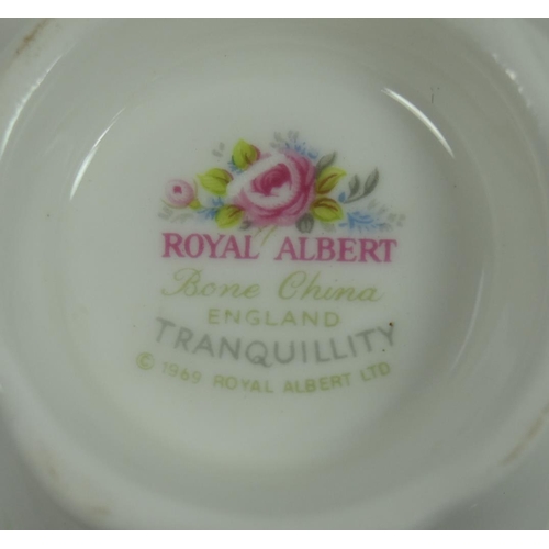 177 - Royal Albert - A collection of 20th Century porcelain china Royal Albert teacups and saucers in the ... 