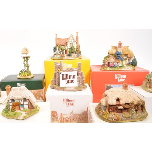 204 - Lilliput Lane - A collection of ten 20th Century vintage Lilliput Lane cottage model figures all in ... 