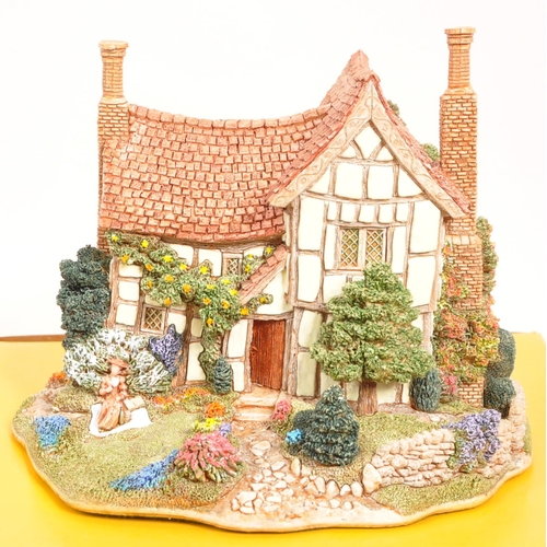 204 - Lilliput Lane - A collection of ten 20th Century vintage Lilliput Lane cottage model figures all in ... 