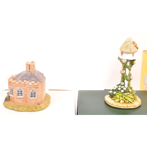 204 - Lilliput Lane - A collection of ten 20th Century vintage Lilliput Lane cottage model figures all in ... 