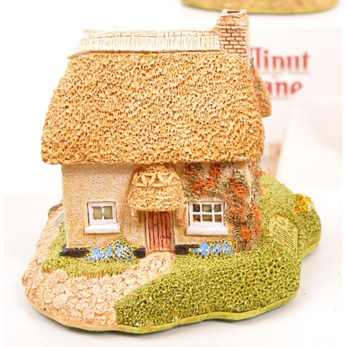 204 - Lilliput Lane - A collection of ten 20th Century vintage Lilliput Lane cottage model figures all in ... 