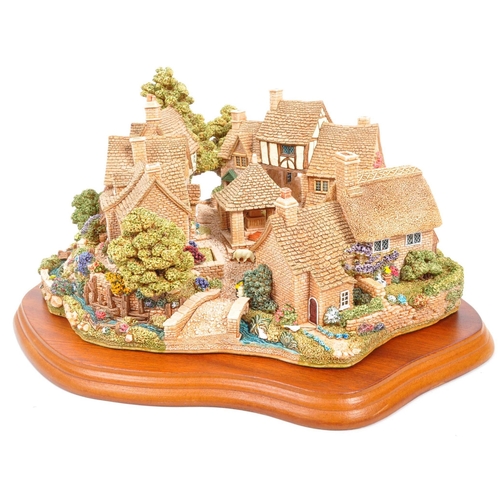 205 - Lilliput Lane - A large 20th Century Lilliput Lane cottage model figure Chipping Coombe L779 limited... 