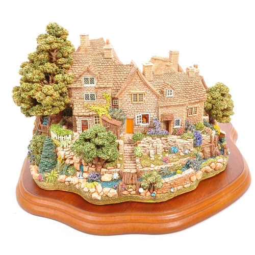 205 - Lilliput Lane - A large 20th Century Lilliput Lane cottage model figure Chipping Coombe L779 limited... 