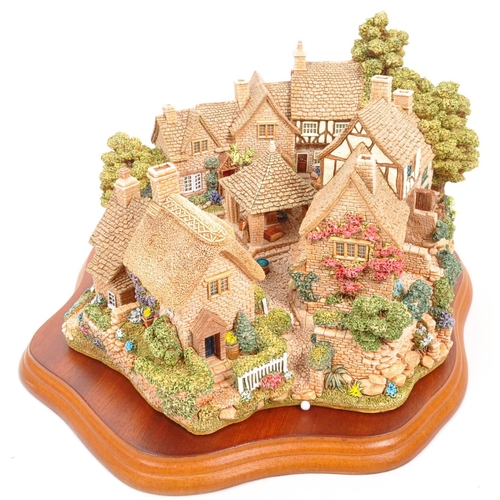 205 - Lilliput Lane - A large 20th Century Lilliput Lane cottage model figure Chipping Coombe L779 limited... 