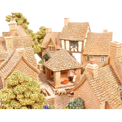 205 - Lilliput Lane - A large 20th Century Lilliput Lane cottage model figure Chipping Coombe L779 limited... 