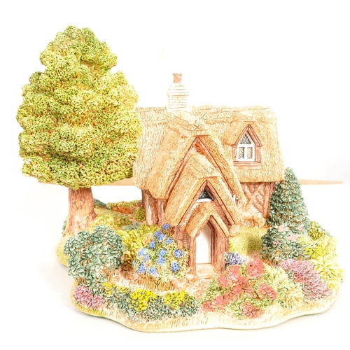 206 - Lilliput Lane - A collection of five 20th Century vintage Lilliput Lane cottage model figures all in... 