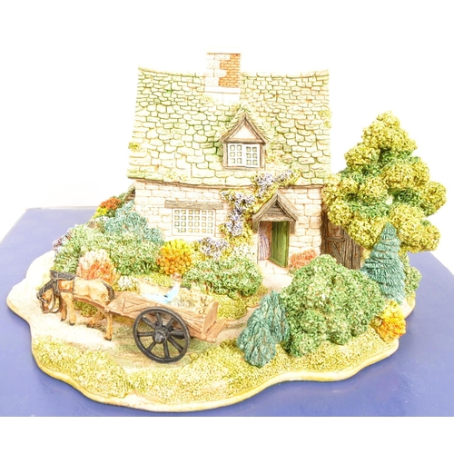 206 - Lilliput Lane - A collection of five 20th Century vintage Lilliput Lane cottage model figures all in... 