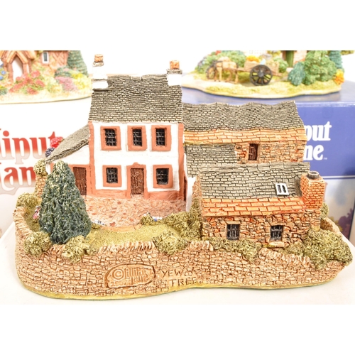 206 - Lilliput Lane - A collection of five 20th Century vintage Lilliput Lane cottage model figures all in... 