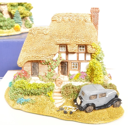 206 - Lilliput Lane - A collection of five 20th Century vintage Lilliput Lane cottage model figures all in... 