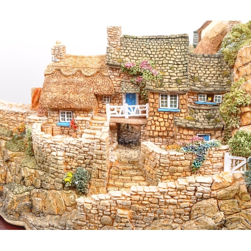 221 - Lilliput Lane - A large 20th Century Lilliput Lane cottages model figure ' Out of the Storm ' L2064,... 