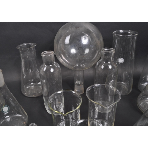 226 - A large collection of scientific / laboratory glass vessels comprising of beakers, conical flask, fl... 