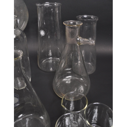 226 - A large collection of scientific / laboratory glass vessels comprising of beakers, conical flask, fl... 