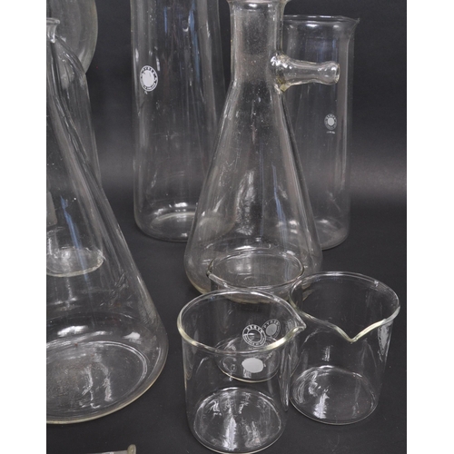 226 - A large collection of scientific / laboratory glass vessels comprising of beakers, conical flask, fl... 