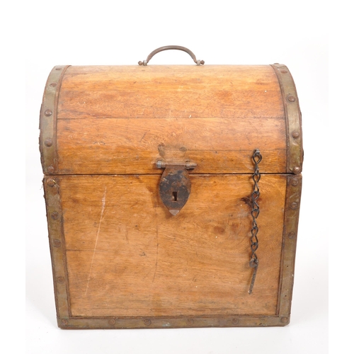 227 - A 19th century oak wood domed top bottle casket box. The casket having a hinged lid to top, with met... 