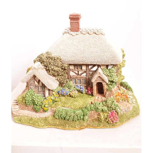 231 - Lilliput Lane - A collection of six 20th Century Lilliput Lane cottage model figures all in original... 