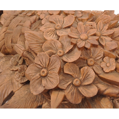 272 - A large 20th Century wood effect resin wall hanging display bouquet of flowers. Measuring approximat... 