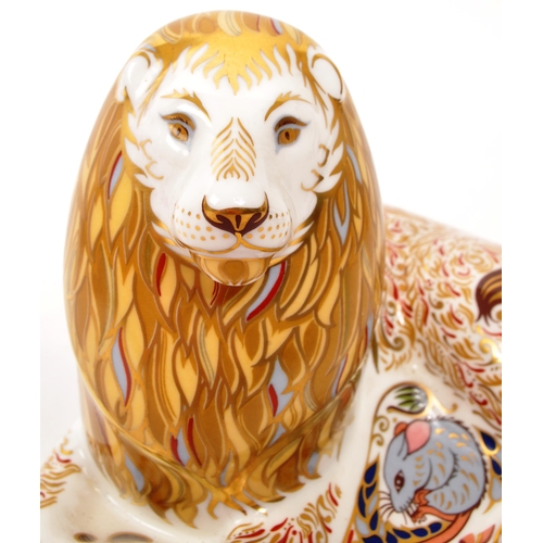 28 - Royal Crown Derby - A porcelain china Royal Crown Derby imari paperweight figure Lion modelled and d... 