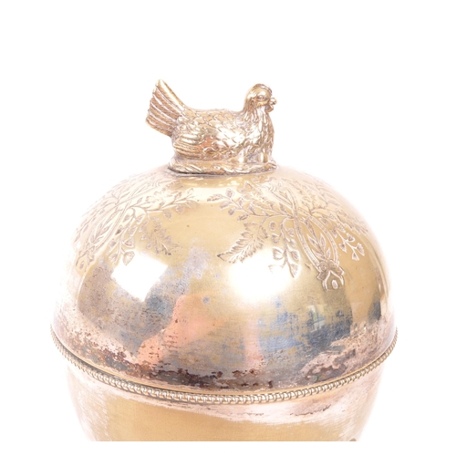 286 - James Deakin & Sons - A 19th Century Victorian silver plated James Deakin & Sons egg coddler having ... 