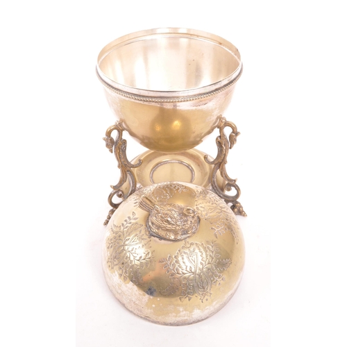 286 - James Deakin & Sons - A 19th Century Victorian silver plated James Deakin & Sons egg coddler having ... 